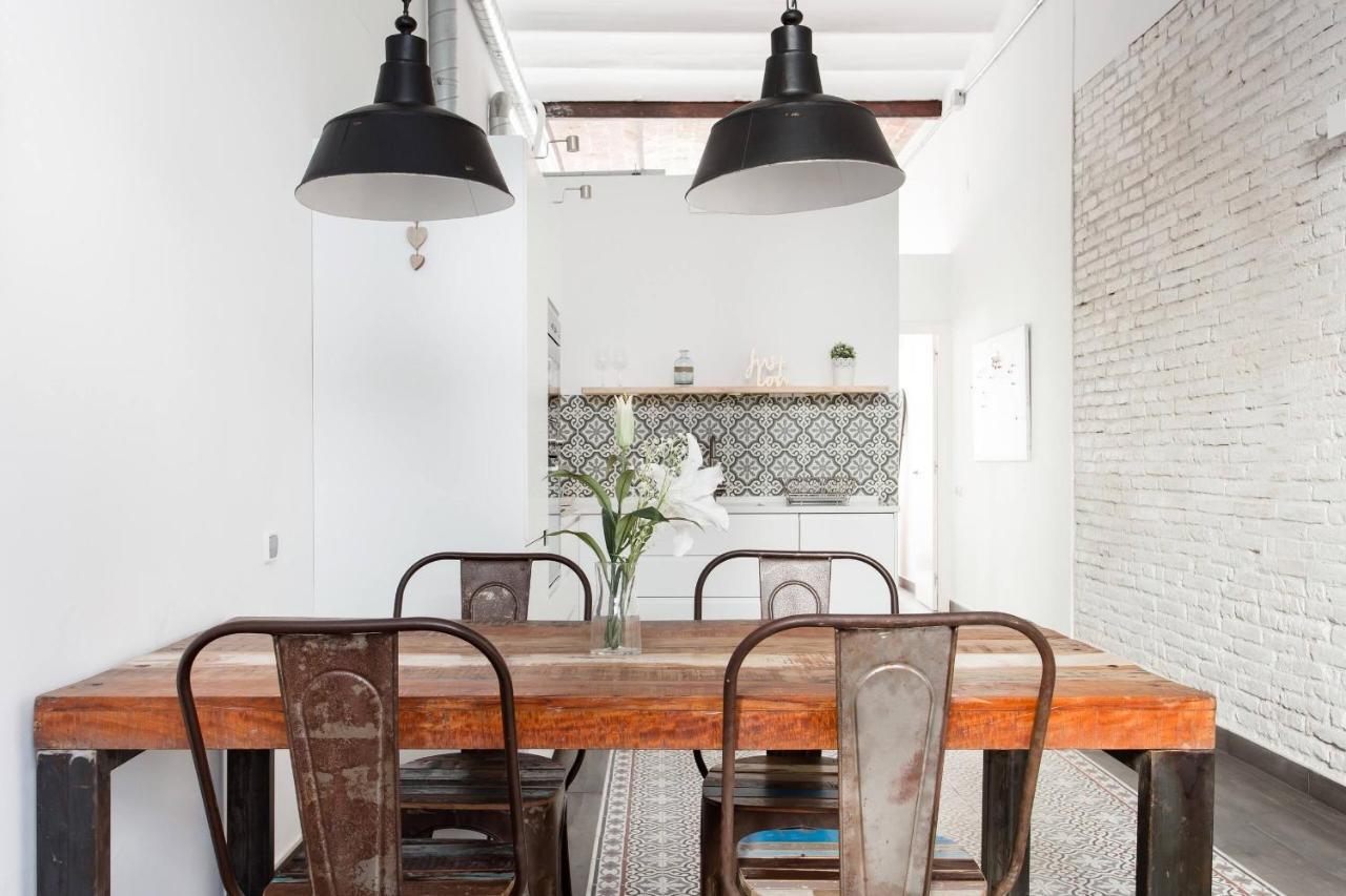 Stylish Apartment With Terrace For Couple Or Family Barcelona Luaran gambar