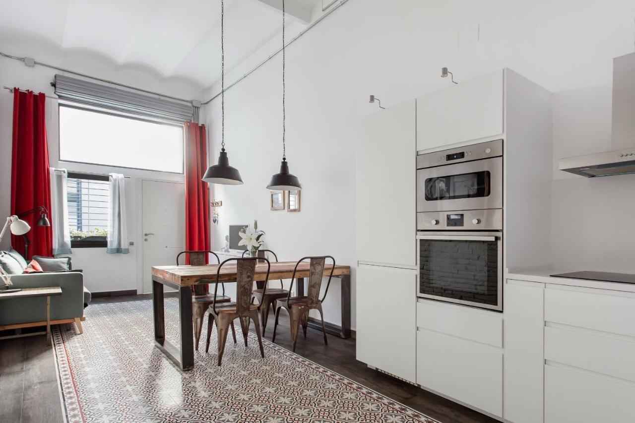 Stylish Apartment With Terrace For Couple Or Family Barcelona Luaran gambar