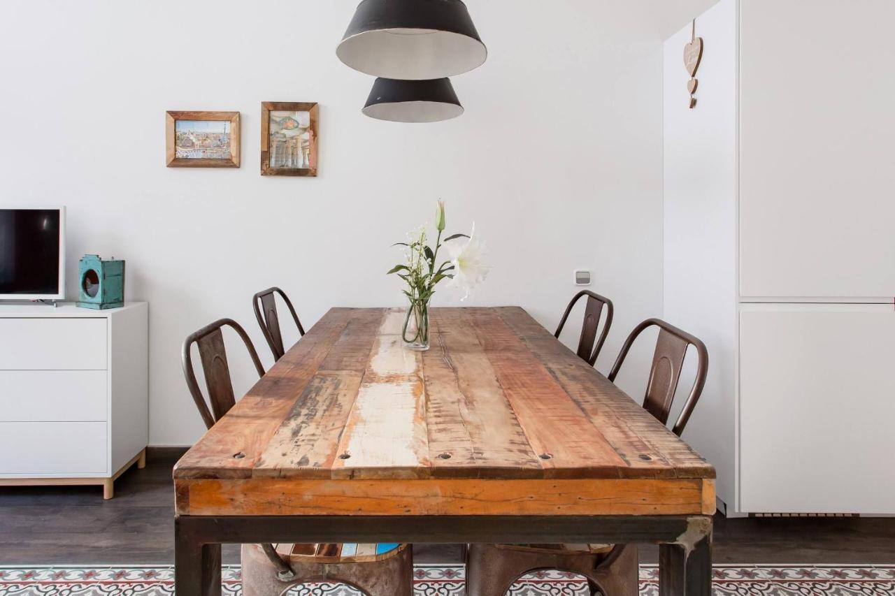 Stylish Apartment With Terrace For Couple Or Family Barcelona Luaran gambar