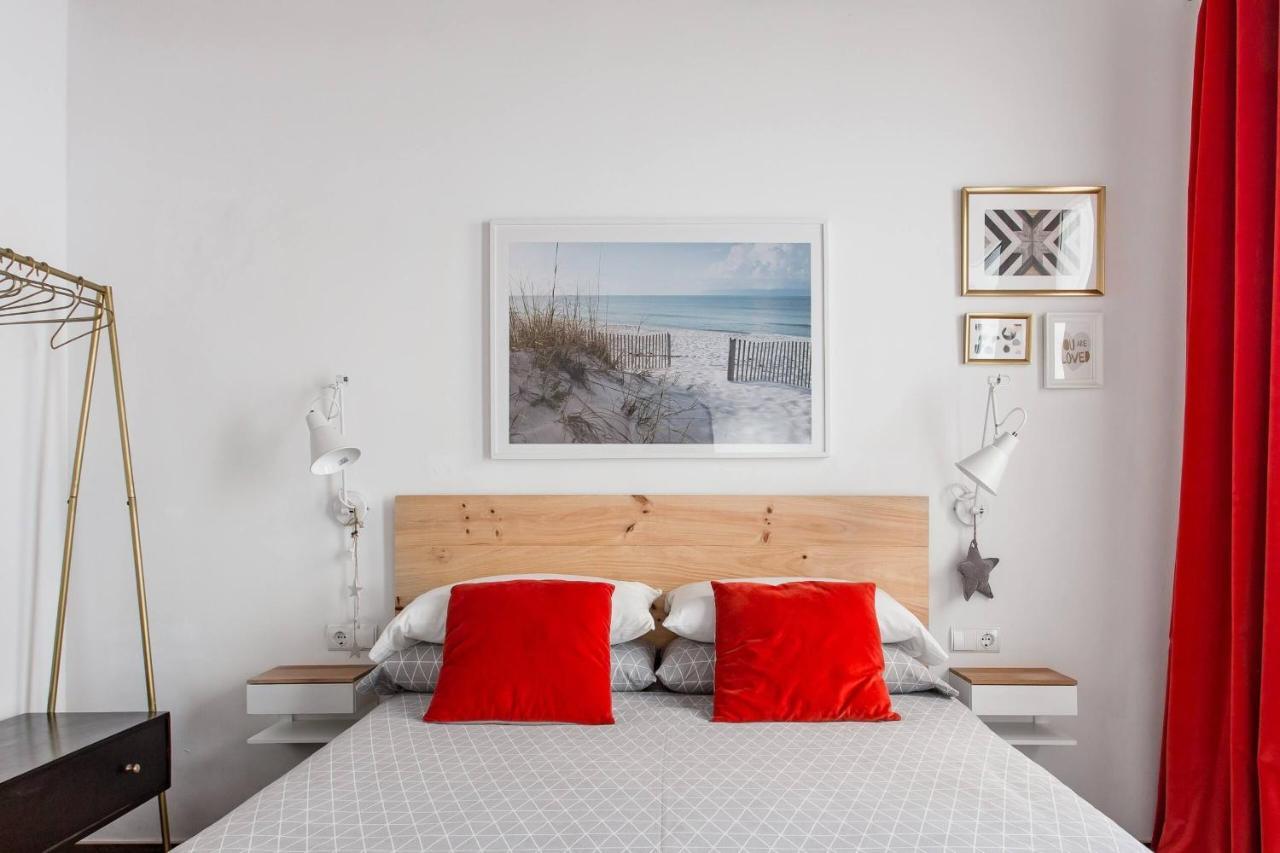 Stylish Apartment With Terrace For Couple Or Family Barcelona Luaran gambar