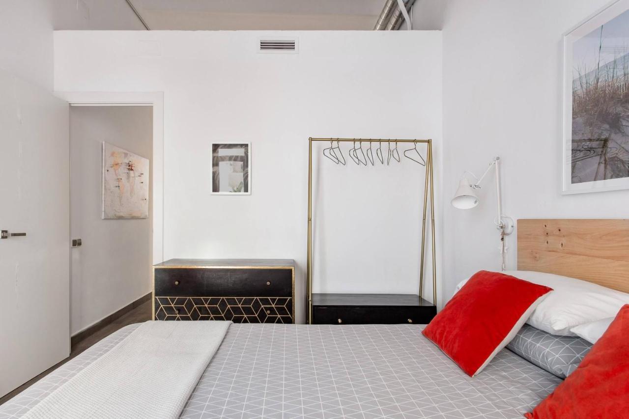 Stylish Apartment With Terrace For Couple Or Family Barcelona Luaran gambar