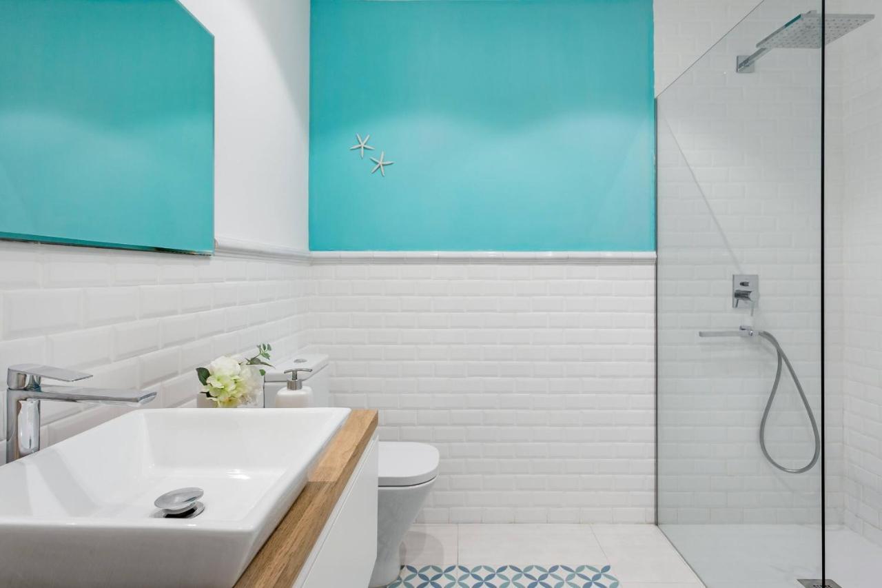 Stylish Apartment With Terrace For Couple Or Family Barcelona Luaran gambar