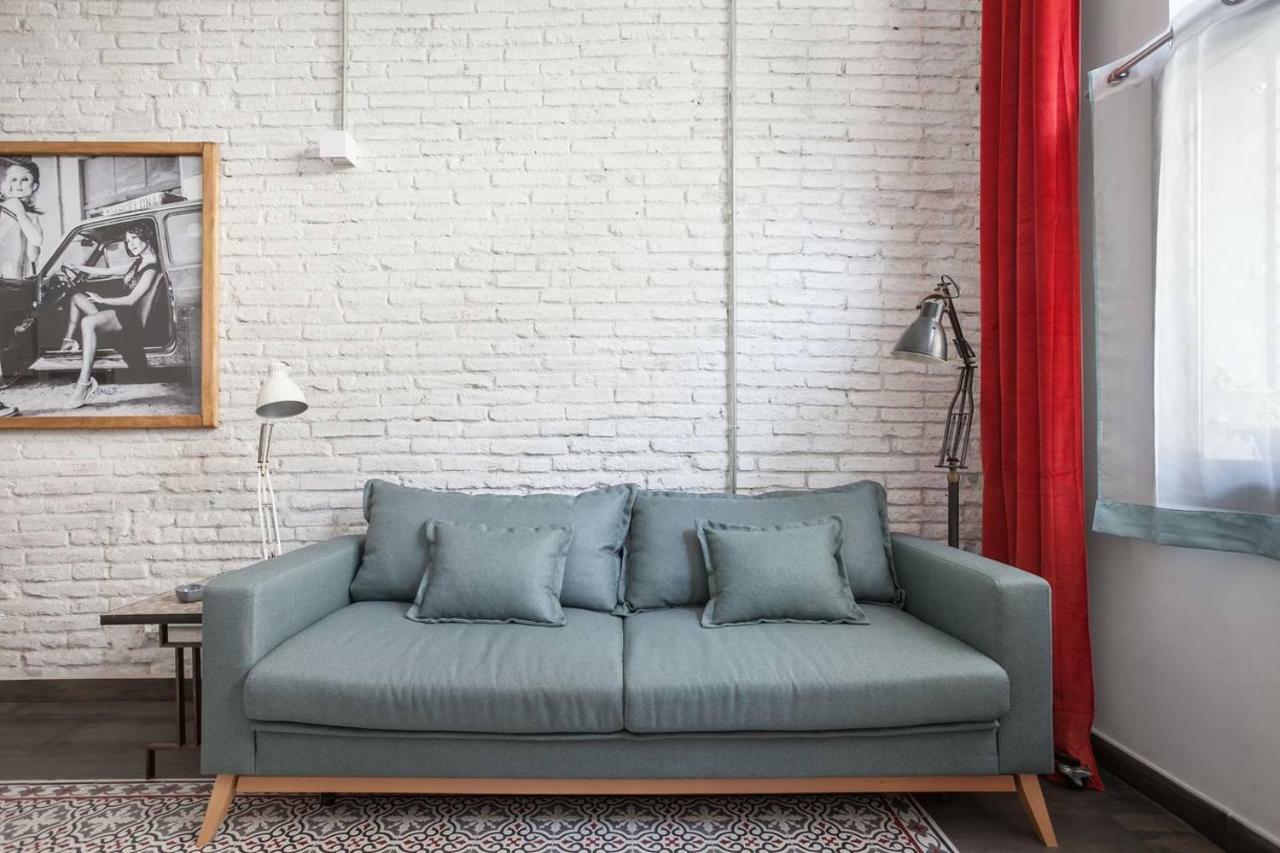 Stylish Apartment With Terrace For Couple Or Family Barcelona Luaran gambar